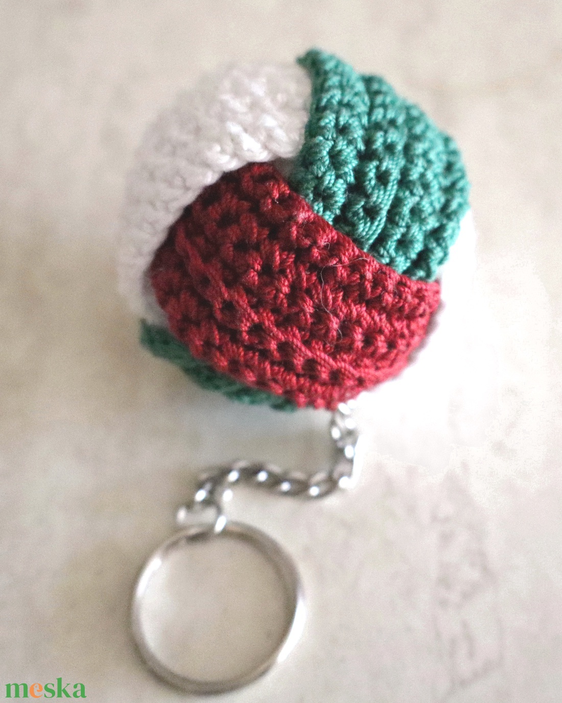 Horgolt labda kulcstartó  - játék & sport - sport és kikapcsolódás - labdajátékok - Meska.hu