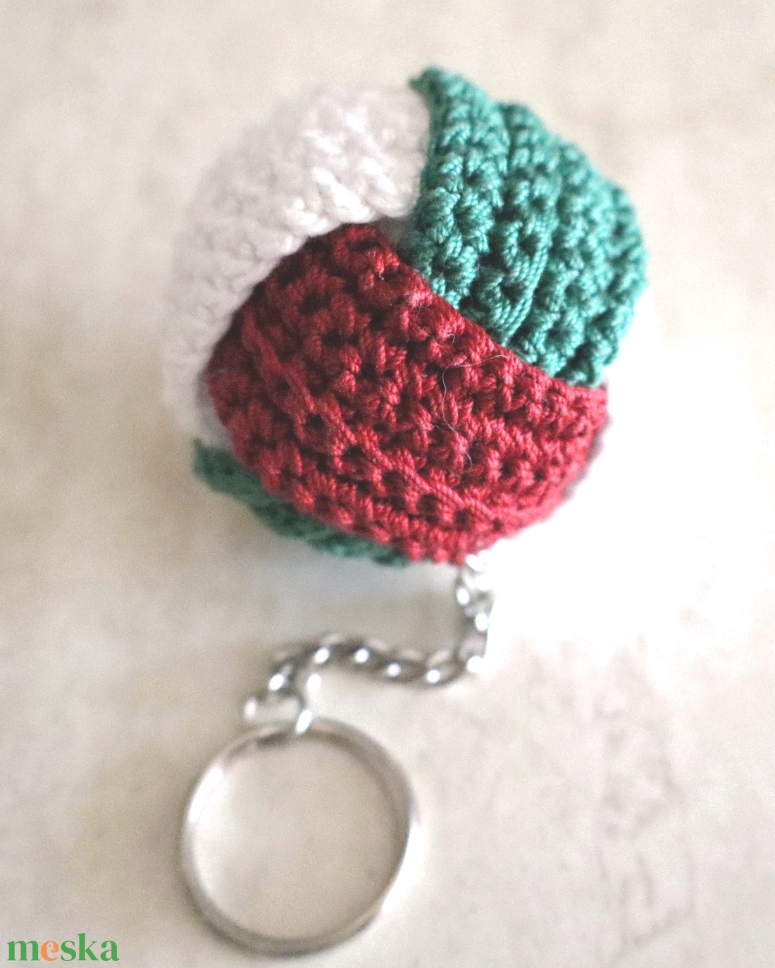 Horgolt labda kulcstartó  - játék & sport - sport és kikapcsolódás - labdajátékok - Meska.hu