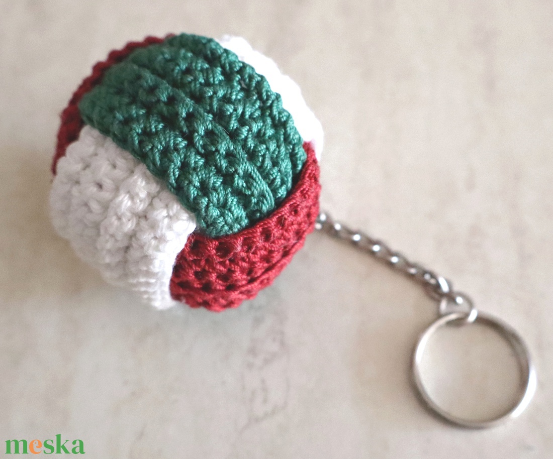 Horgolt labda kulcstartó  - játék & sport - sport és kikapcsolódás - labdajátékok - Meska.hu
