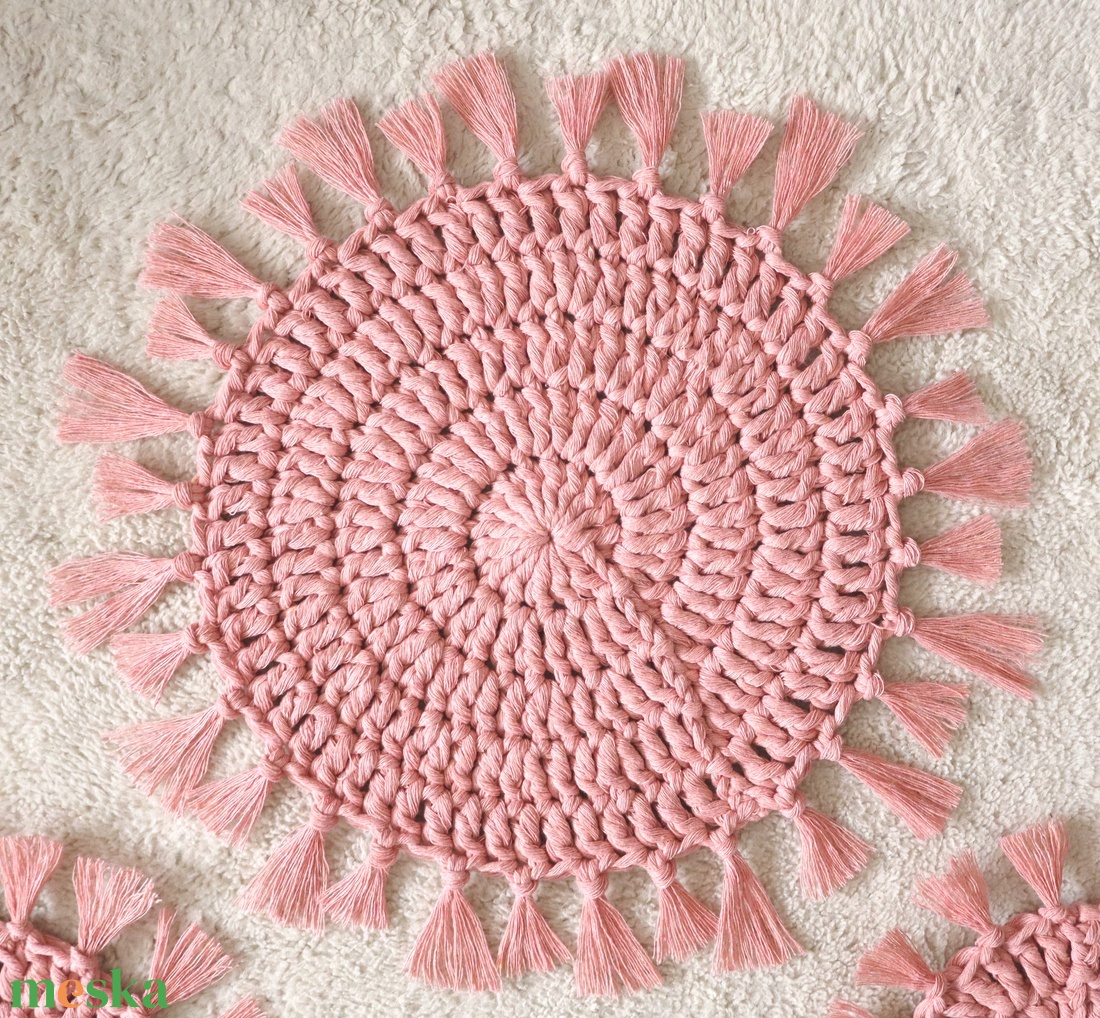 Horgolt terítő szett/alátétek - otthon & életmód - dekoráció - asztal és polc dekoráció - horgolt & csipketerítő - Meska.hu