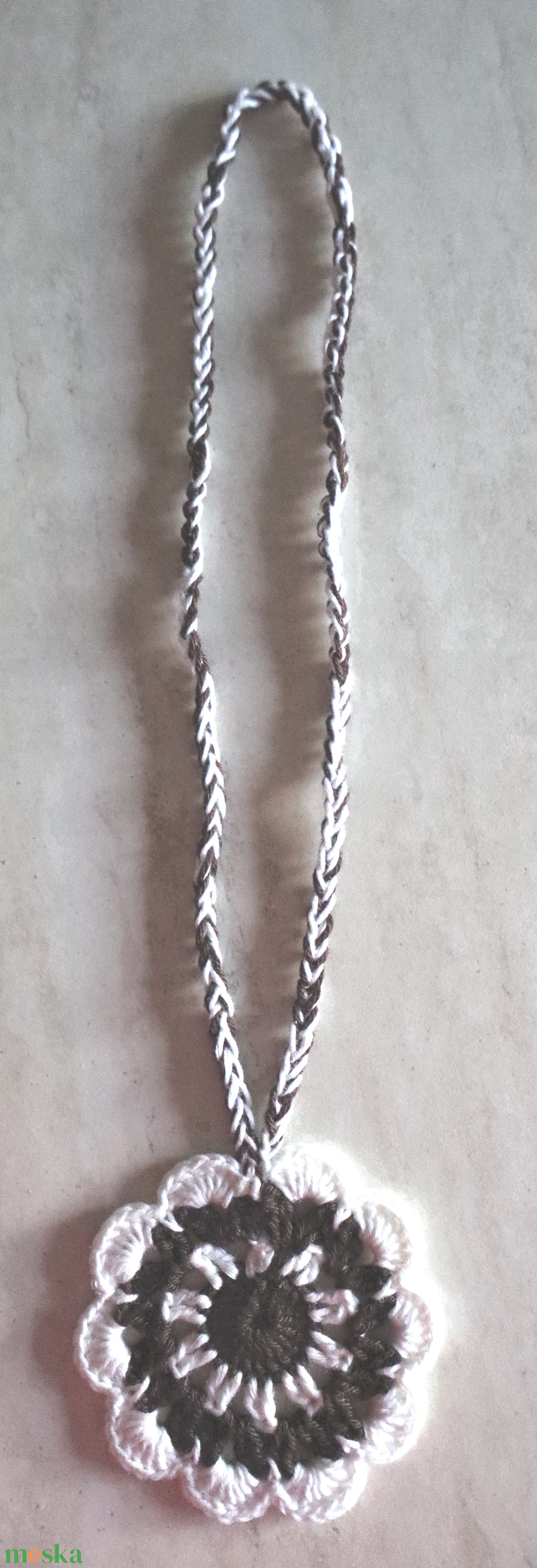 Horgolt virágos nyaklánc  - ékszer - nyaklánc - medálos nyaklánc - Meska.hu