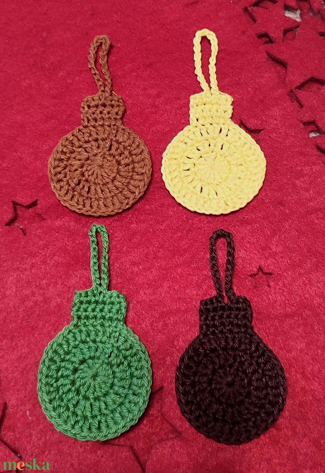 Horgolt díszek  - karácsony - karácsonyi lakásdekoráció - karácsonyfadíszek - Meska.hu