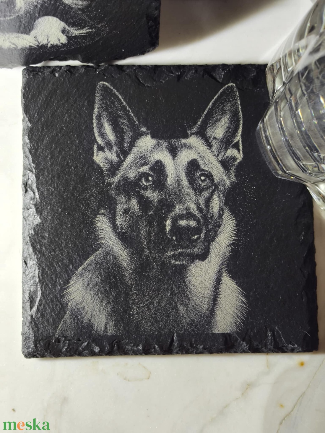 Gravírozott pala poháralátét - otthon & életmód - konyhafelszerelés, tálalás - tálalás - tányér- és poháralátét - Meska.hu