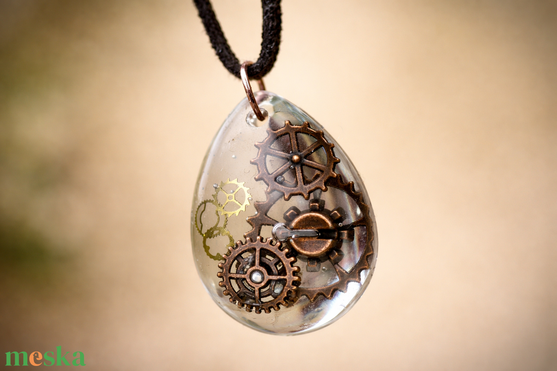 Műgyanta kézműves medál - ékszer - nyaklánc - medál - Meska.hu