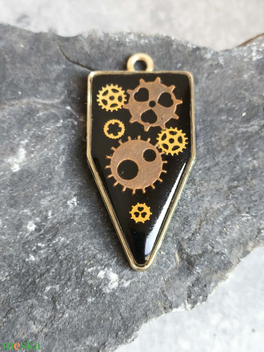 Steampunk medál műgyantából - ékszer - nyaklánc - medál - Meska.hu