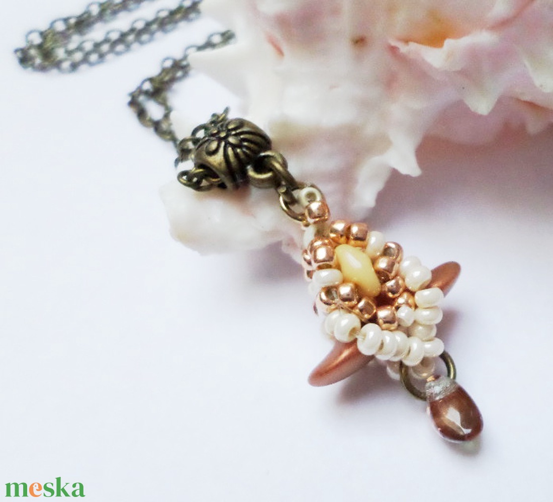 Mini rosegold tulip medálka - ékszer - nyaklánc - medálos nyaklánc - Meska.hu Mini rosegold tulip medálka - ékszer - nyaklánc - medálos nyaklánc - Meska.hu