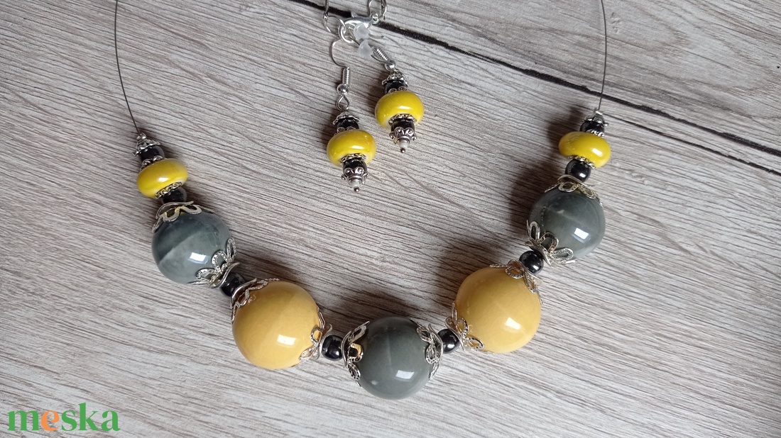 Yellow and grey - ékszer - nyaklánc - medál nélküli nyaklánc - Meska.hu Yellow and grey - ékszer - nyaklánc - medál nélküli nyaklánc - Meska.hu