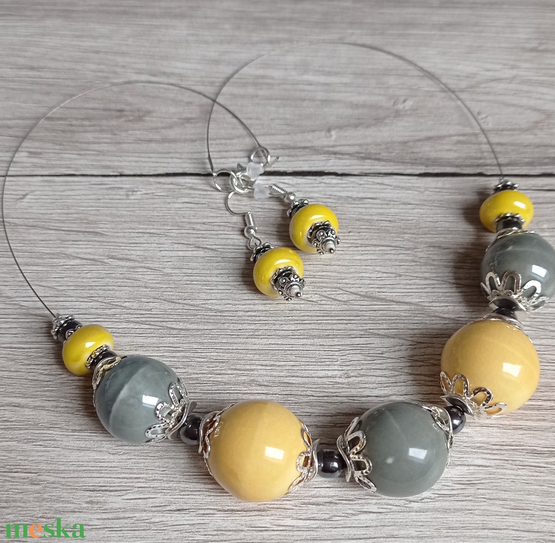 Yellow and grey - ékszer - nyaklánc - medál nélküli nyaklánc - Meska.hu Yellow and grey - ékszer - nyaklánc - medál nélküli nyaklánc - Meska.hu
