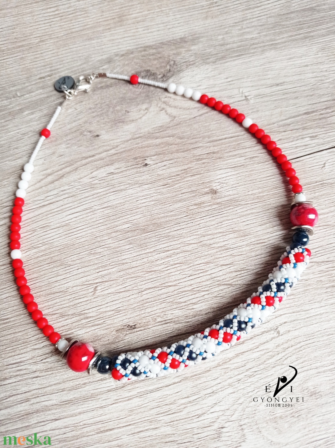 Piros, fehér és kék romantikus hurka - ékszer - nyaklánc - medál nélküli nyaklánc - Meska.hu