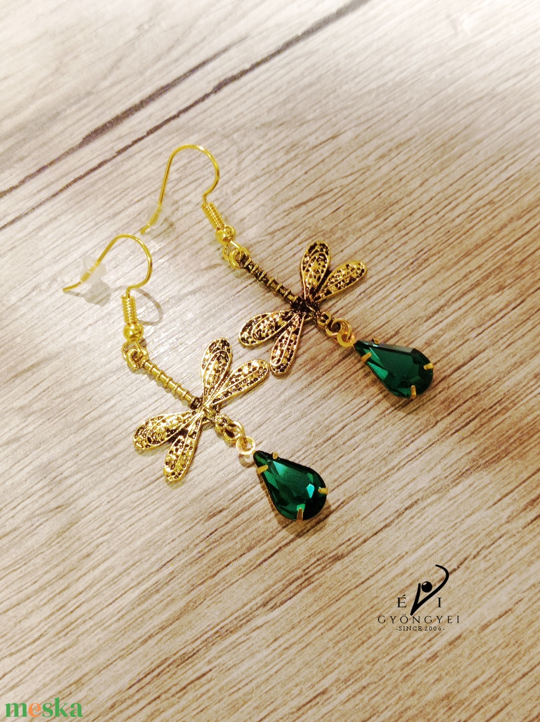 Emerald szitakötő fülbevaló - ékszer - fülbevaló - lógó fülbevaló - Meska.hu Emerald szitakötő fülbevaló - ékszer - fülbevaló - lógó fülbevaló - Meska.hu