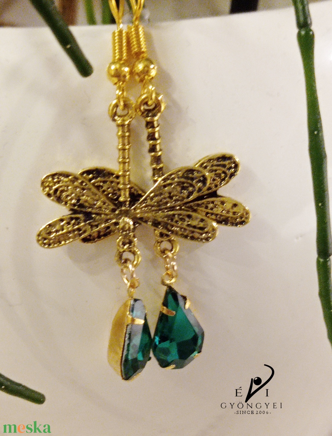 Emerald szitakötő fülbevaló - ékszer - fülbevaló - lógó fülbevaló - Meska.hu Emerald szitakötő fülbevaló - ékszer - fülbevaló - lógó fülbevaló - Meska.hu