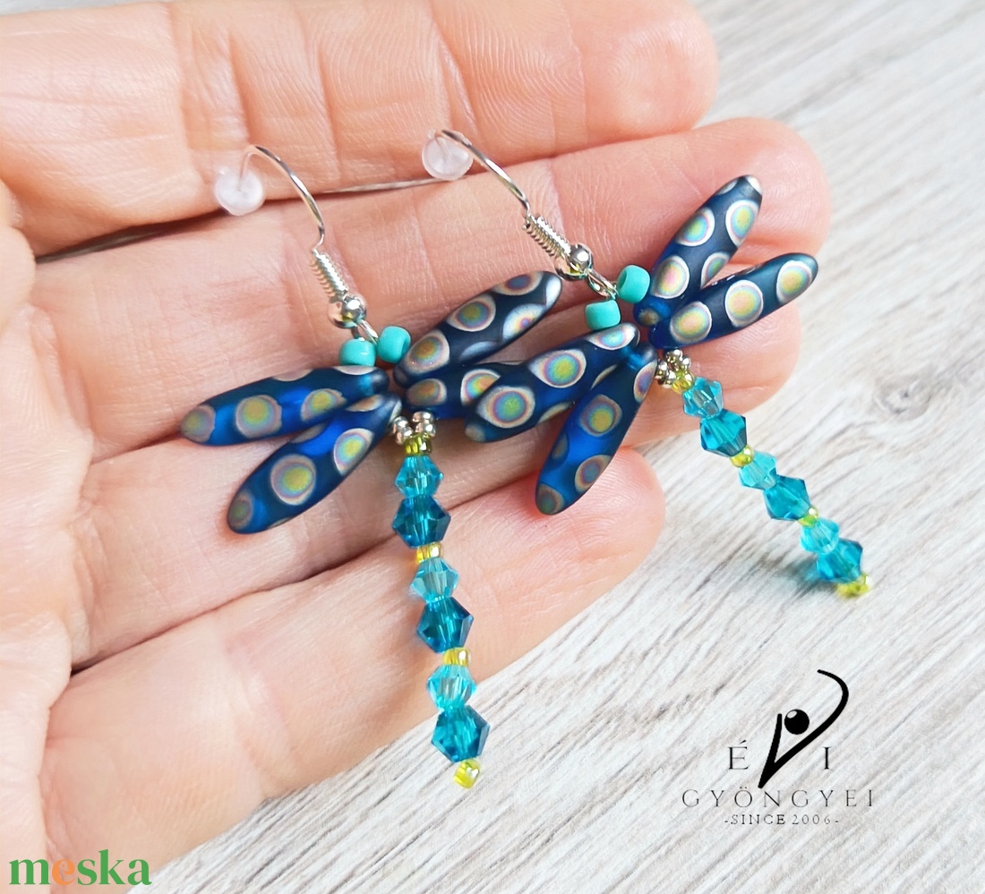 Szitakötő pettyekkel fülbevaló - ékszer - fülbevaló - lógó fülbevaló - Meska.hu