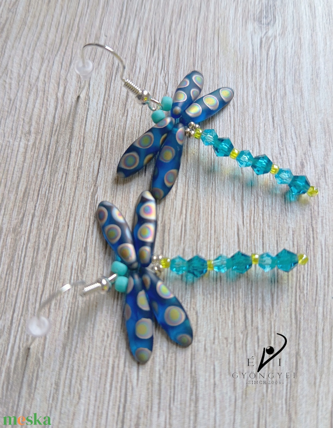 Szitakötő pettyekkel fülbevaló - ékszer - fülbevaló - lógó fülbevaló - Meska.hu