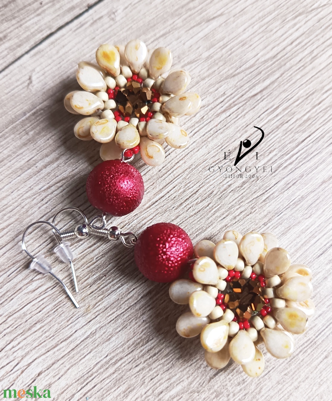 Bordó és elefántcsont színű virág fülbevaló - ékszer - fülbevaló - lógós kerek fülbevaló - Meska.hu Bordó és elefántcsont színű virág fülbevaló - ékszer - fülbevaló - lógós kerek fülbevaló - Meska.hu