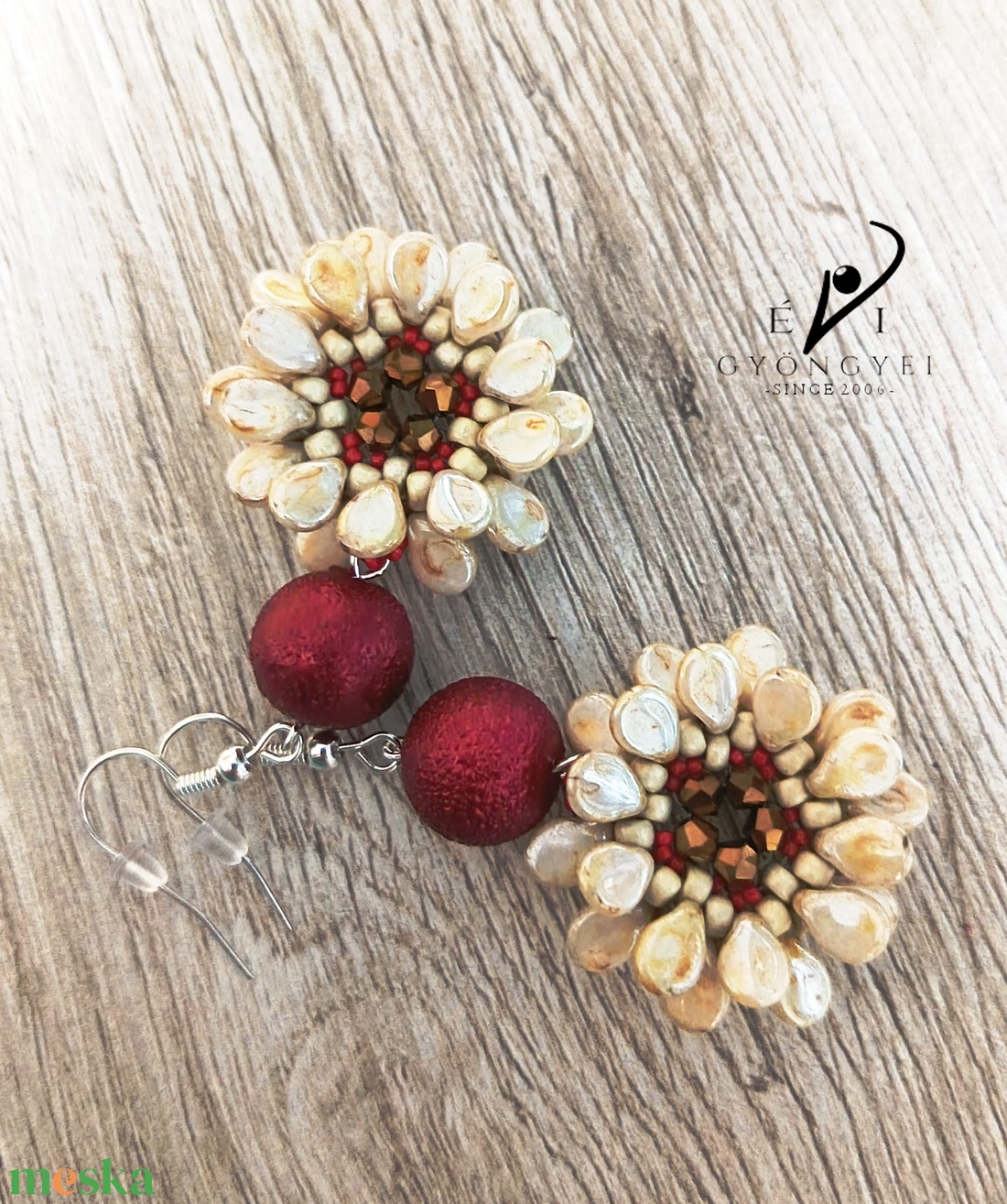 Bordó és elefántcsont színű virág fülbevaló - ékszer - fülbevaló - lógós kerek fülbevaló - Meska.hu Bordó és elefántcsont színű virág fülbevaló - ékszer - fülbevaló - lógós kerek fülbevaló - Meska.hu