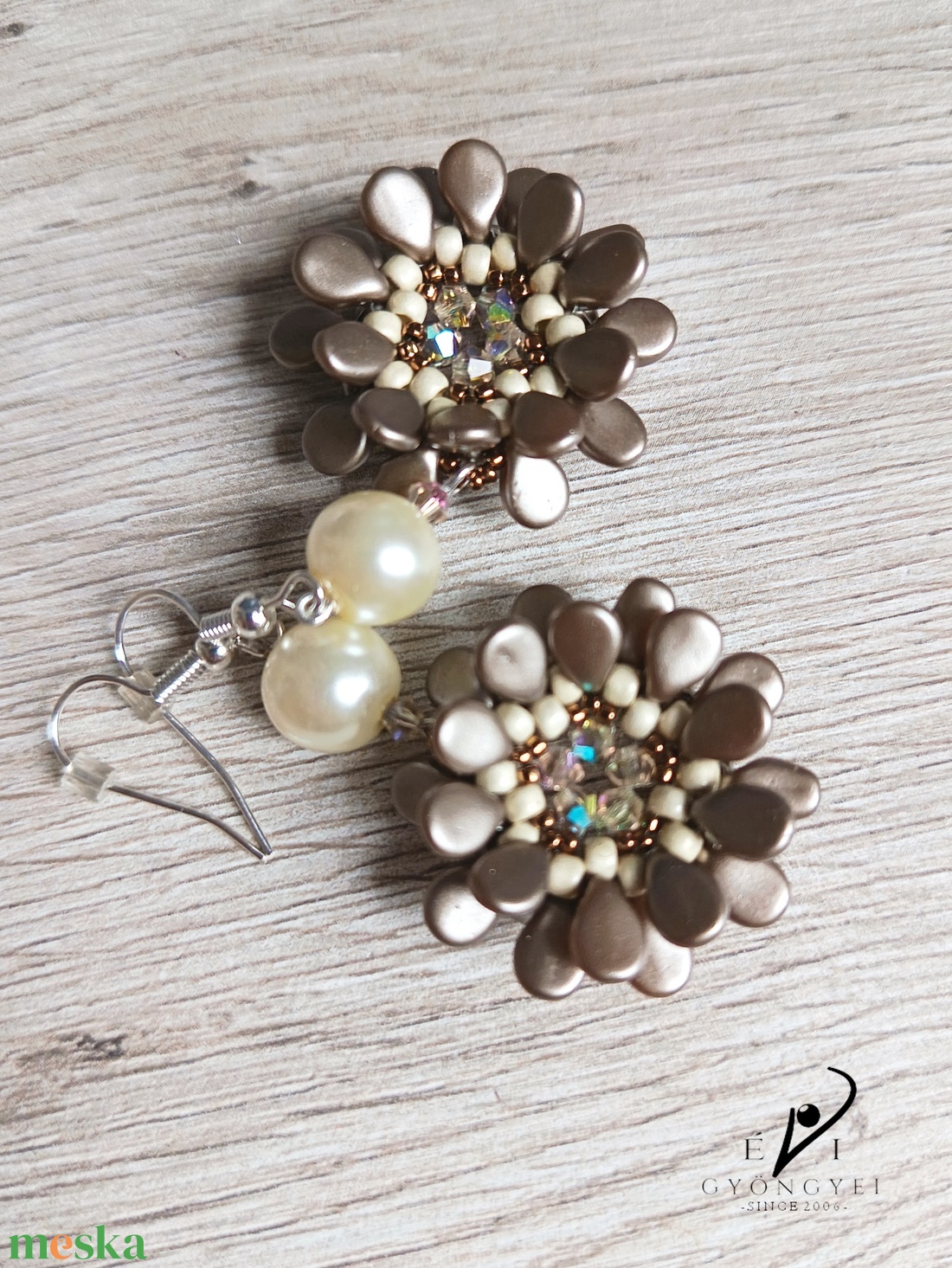 Mogyoróbarna színű virág fülbevaló - ékszer - fülbevaló - lógós kerek fülbevaló - Meska.hu Mogyoróbarna színű virág fülbevaló - ékszer - fülbevaló - lógós kerek fülbevaló - Meska.hu