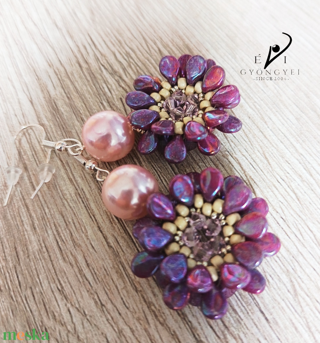 Bíborlila színű virág fülbevaló - ékszer - fülbevaló - lógós kerek fülbevaló - Meska.hu
