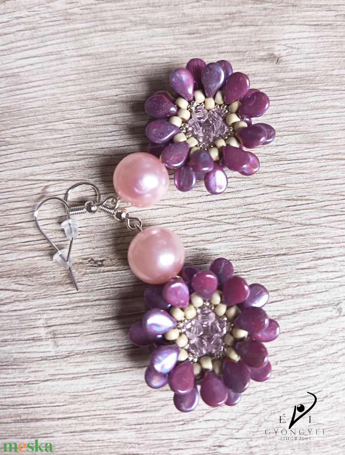 Bíborlila színű virág fülbevaló - ékszer - fülbevaló - lógós kerek fülbevaló - Meska.hu