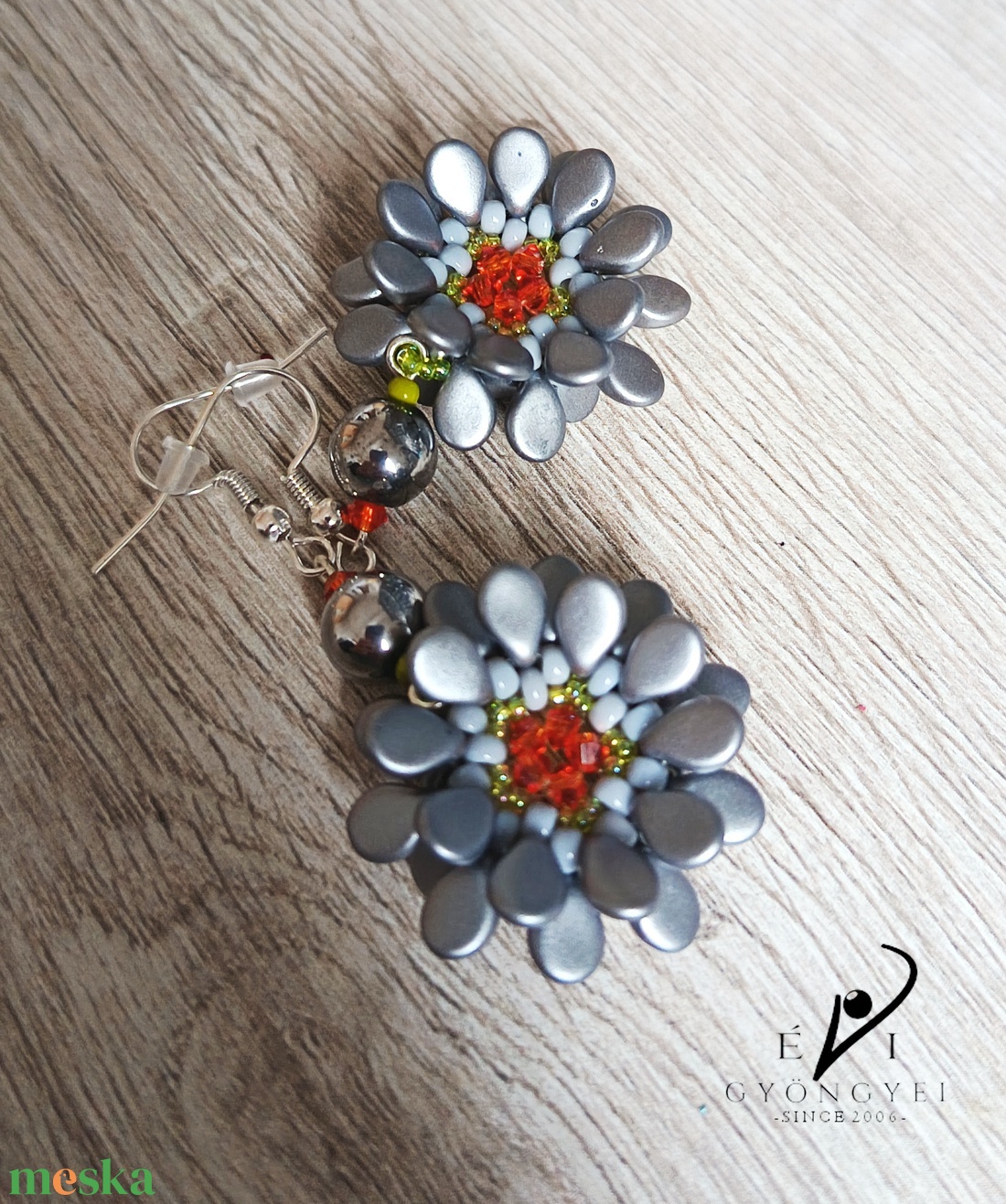 Matt ezüst színű virág fülbevaló - ékszer - fülbevaló - lógós kerek fülbevaló - Meska.hu Matt ezüst színű virág fülbevaló - ékszer - fülbevaló - lógós kerek fülbevaló - Meska.hu