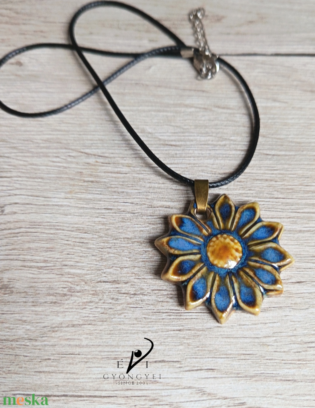 Búzavirág porcelánmedál  - ékszer - nyaklánc - medálos nyaklánc - Meska.hu
