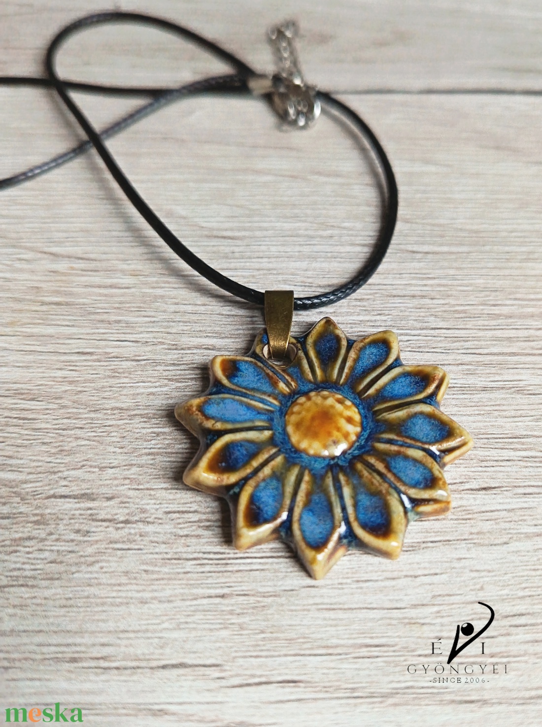 Búzavirág porcelánmedál  - ékszer - nyaklánc - medálos nyaklánc - Meska.hu