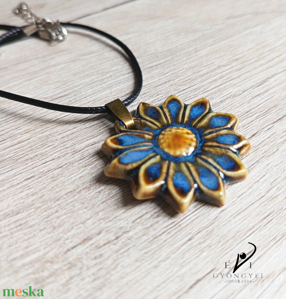 Búzavirág porcelánmedál  - ékszer - nyaklánc - medálos nyaklánc - Meska.hu