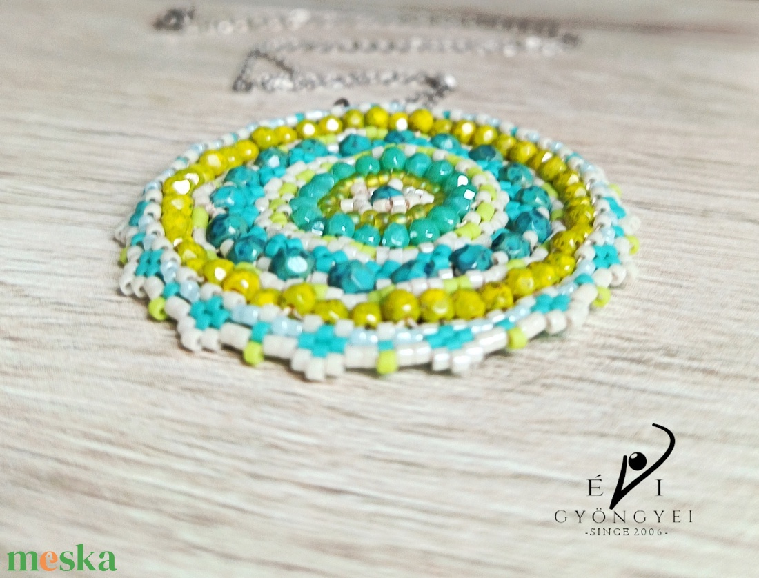 India medál türkiz és békazöld színben - ékszer - nyaklánc - medál - Meska.hu