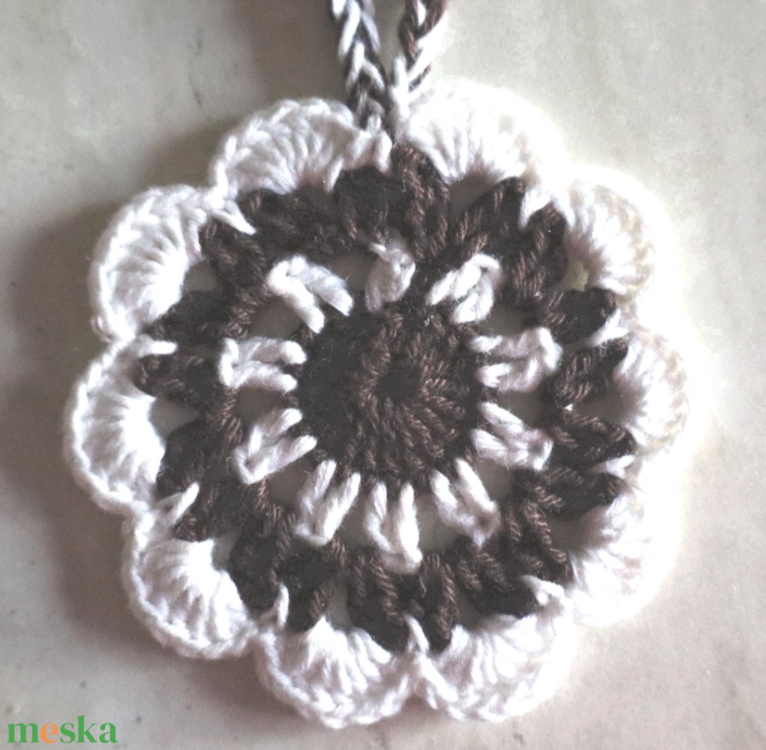 Horgolt virágos nyaklánc  - ékszer - nyaklánc - medál - Meska.hu