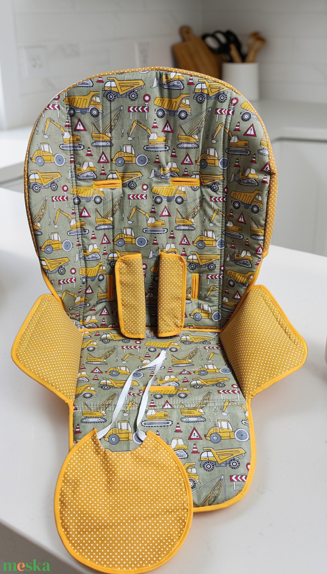 Késztermék, Caretero Magnus, vagy  Luna típus + ajándék előke (nem vízálló)) - baba - mama - babaszobabútor - etetőszék huzat - Meska.hu