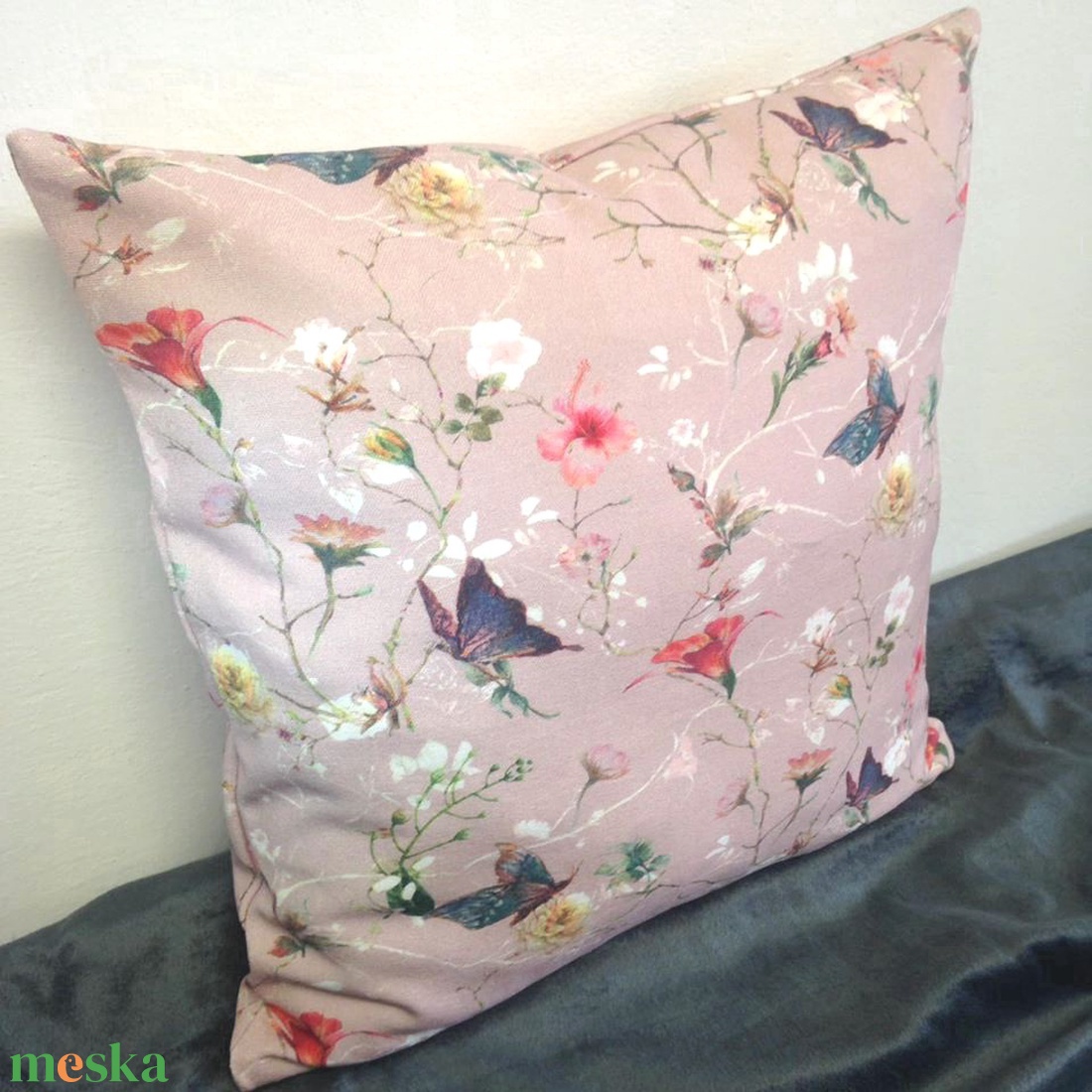 Rózsaszín pillangós-virágos díszpárna 35x35cm , Púder rózsaszín elegáns, Romantikus díszpárnahuzat + belső párna - otthon & lakás - lakástextil - párna & párnahuzat - Meska.hu