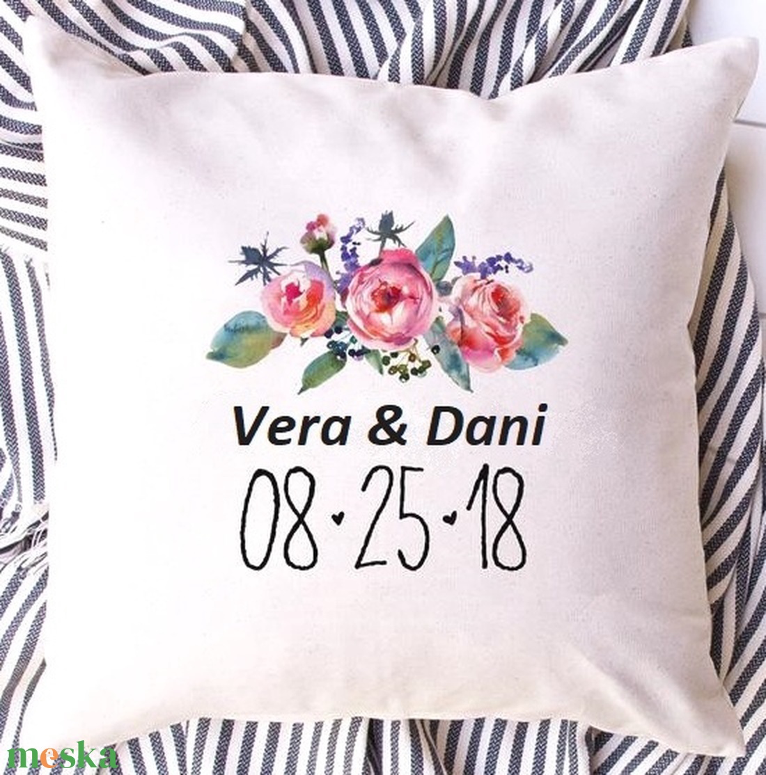Egyedi ESKÜVŐI ajándék párna, egyedi esküvői ajándék díszpárnahuzat + párnabelső saját névvel és dátummal (40x40cm) - esküvő - emlék & ajándék - nászajándék - Meska.hu Egyedi ESKÜVŐI ajándék párna, egyedi esküvői ajándék díszpárnahuzat + párnabelső saját névvel és dátummal (40x40cm) - esküvő - emlék & ajándék - nászajándék - Meska.hu