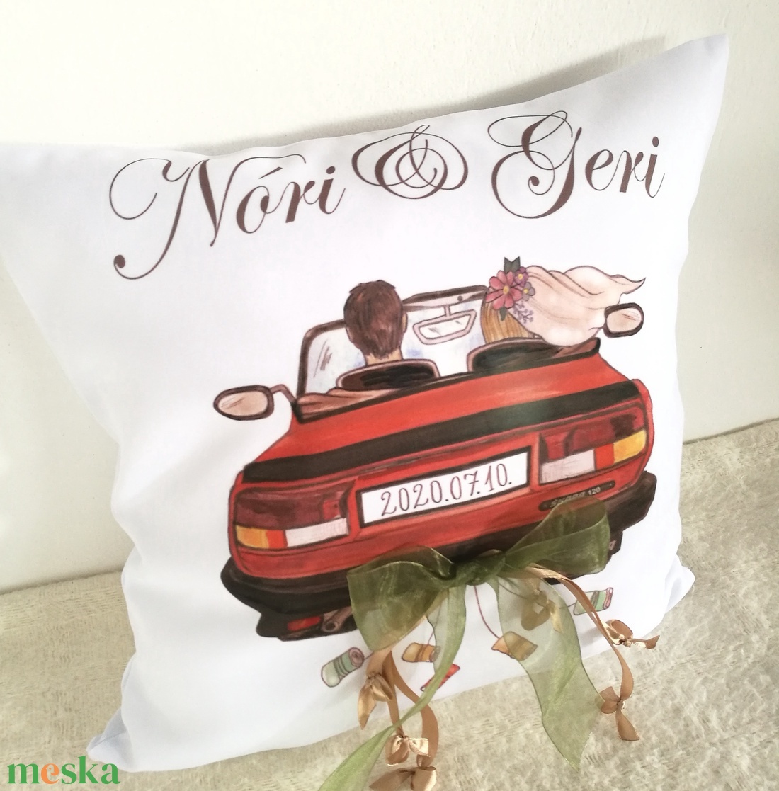 Egyedi retro skodás esküvői ajándék párna névvel és dátummal, névre szóló nászajándék, huzat+belső párna - esküvő - emlék & ajándék - nászajándék - esküvői párna - Meska.hu