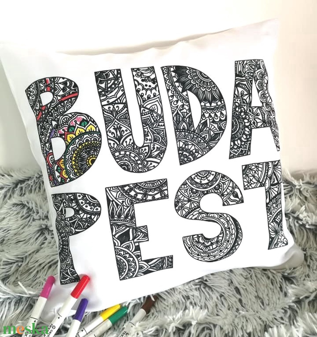 Budapest feliratos színezhető díszpárna, Ajándék gyerekeknek Karácsonyra, születésnapra,Mandala betűk, huzat+belső párna - játék & sport - készségfejlesztő és logikai játék - Meska.hu