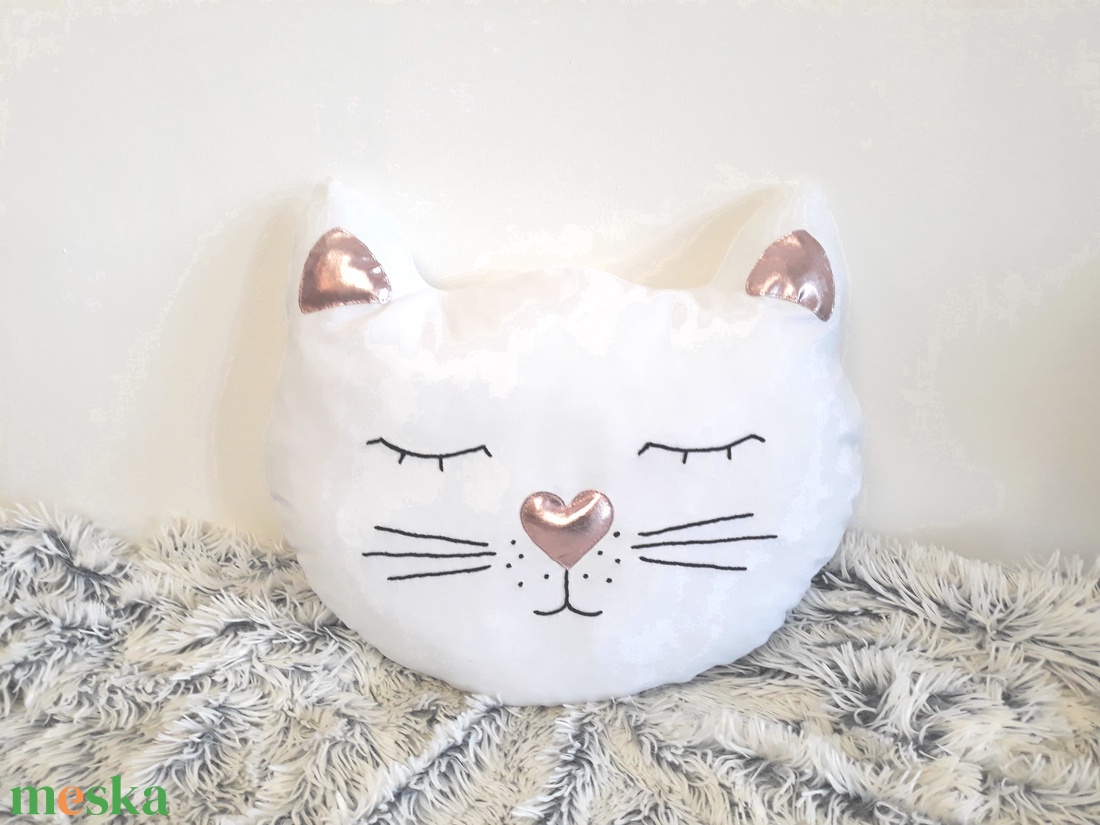 Cica formájú párna, Cicás gyerekszoba dekor, macska párna, macskás gyerek párna, Babapárna, Cicás párna - játék & sport - plüssállat & játékfigura - cica - Meska.hu