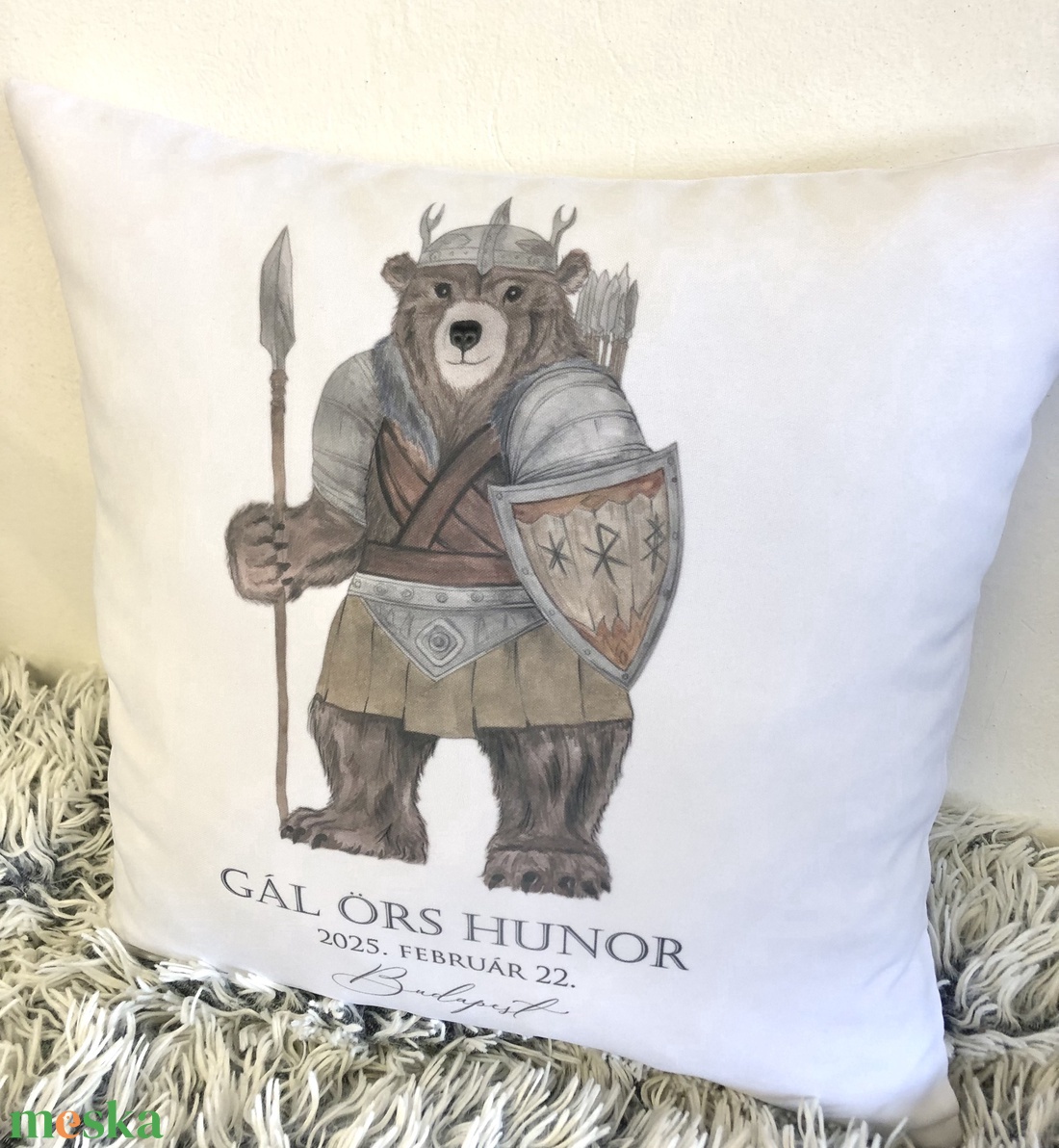 Babaváró viking maci keresztelőre, medve születési ajándék emlékőr párna egyedi adatokkal, keresztelőre, Babaszoba dekor - otthon & életmód - babaszoba, gyerekszoba - gyerek díszpárna - Meska.hu