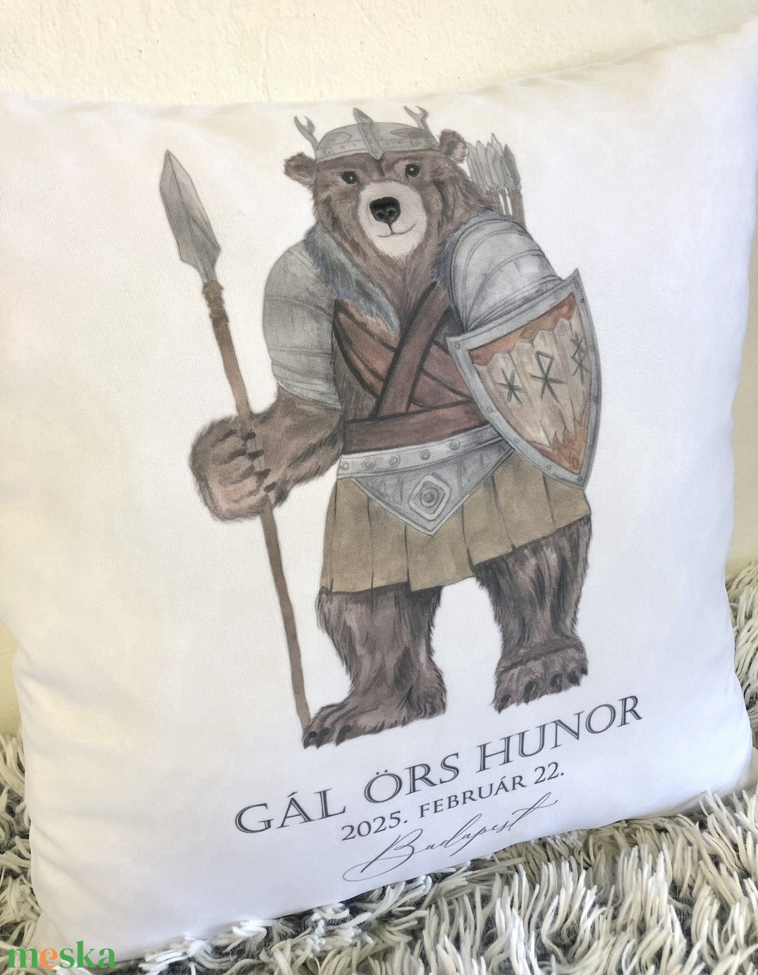 Babaváró viking maci keresztelőre, medve születési ajándék emlékőr párna egyedi adatokkal, keresztelőre, Babaszoba dekor - otthon & életmód - babaszoba, gyerekszoba - gyerek díszpárna - Meska.hu