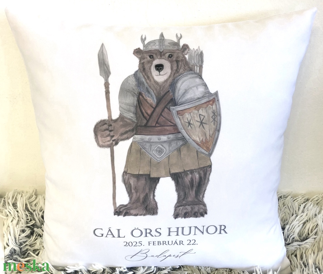 Babaváró viking maci keresztelőre, medve születési ajándék emlékőr párna egyedi adatokkal, keresztelőre, Babaszoba dekor - otthon & életmód - babaszoba, gyerekszoba - gyerek díszpárna - Meska.hu