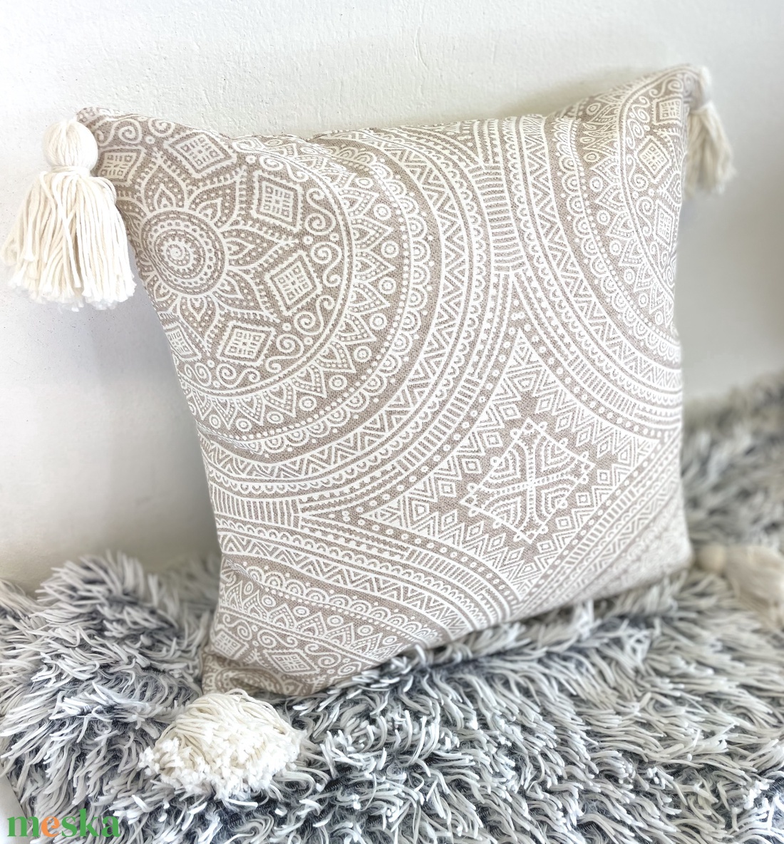 Mandala mintás bojtos dekorpárna 40x40cm, Bohém marokkói stílusú, bohém, bojtos, díszpárna, huzat+belső - otthon & életmód - lakástextil - párna & párnahuzat - Meska.hu Mandala mintás bojtos dekorpárna 40x40cm, Bohém marokkói stílusú, bohém, bojtos, díszpárna, huzat+belső - otthon & életmód - lakástextil - párna & párnahuzat - Meska.hu
