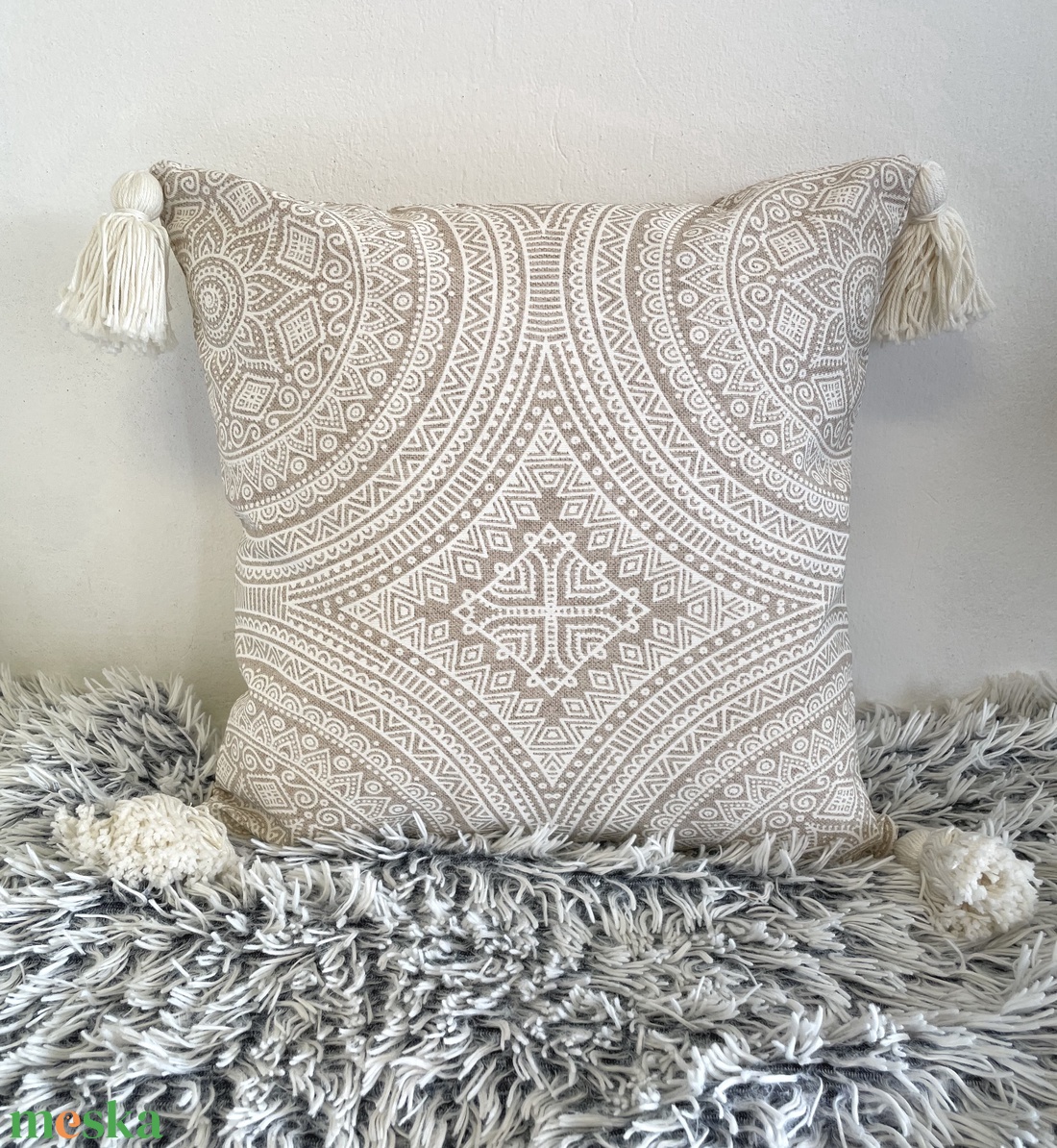 Mandala mintás bojtos dekorpárna 40x40cm, Bohém marokkói stílusú, bohém, bojtos, díszpárna, huzat+belső - otthon & életmód - lakástextil - párna & párnahuzat - Meska.hu Mandala mintás bojtos dekorpárna 40x40cm, Bohém marokkói stílusú, bohém, bojtos, díszpárna, huzat+belső - otthon & életmód - lakástextil - párna & párnahuzat - Meska.hu