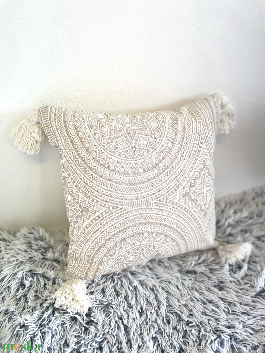 Mandala mintás bojtos dekorpárna 40x40cm, Bohém marokkói stílusú, bohém, bojtos, díszpárna, huzat+belső - otthon & életmód - lakástextil - párna & párnahuzat - Meska.hu Mandala mintás bojtos dekorpárna 40x40cm, Bohém marokkói stílusú, bohém, bojtos, díszpárna, huzat+belső - otthon & életmód - lakástextil - párna & párnahuzat - Meska.hu