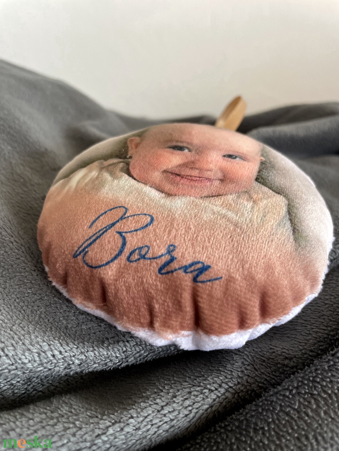 Fényképes névre szóló karácsonyfadísz, saját fotós neves karácsonyi dekor, ajándék karácsonyra - karácsony - karácsonyi lakásdekoráció - karácsonyfadíszek - Meska.hu