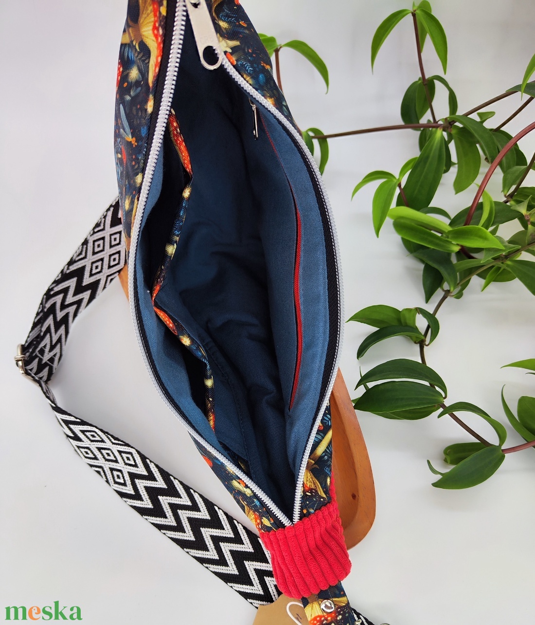 Moon crossbody, gomba-piros minta - táska & tok - kézitáska & válltáska - vállon átvethető táska - Meska.hu