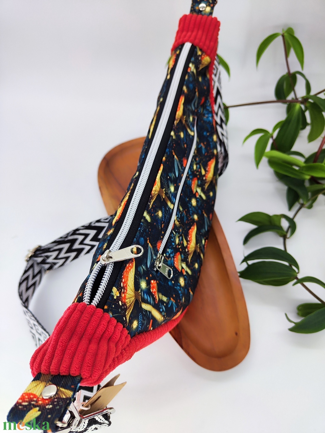 Moon crossbody, gomba-piros minta - táska & tok - kézitáska & válltáska - vállon átvethető táska - Meska.hu