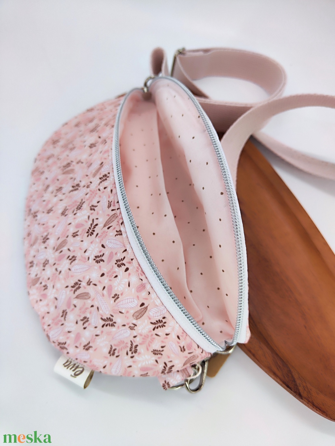 Mia crossbody, rózsaszín alapon barnás levelek övtáska - táska & tok - övtáska - Meska.hu
