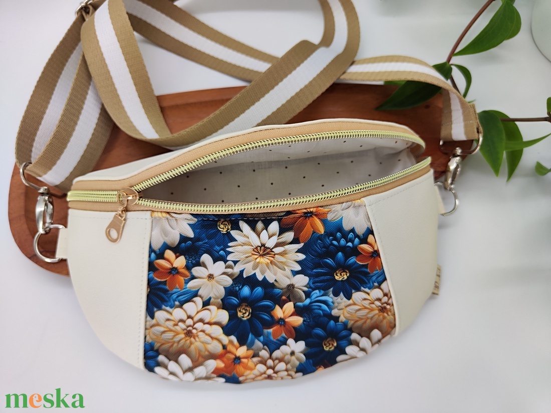 Mia crossbody,  ekrü textilbőr kék virágok övtáska - táska & tok - övtáska - Meska.hu