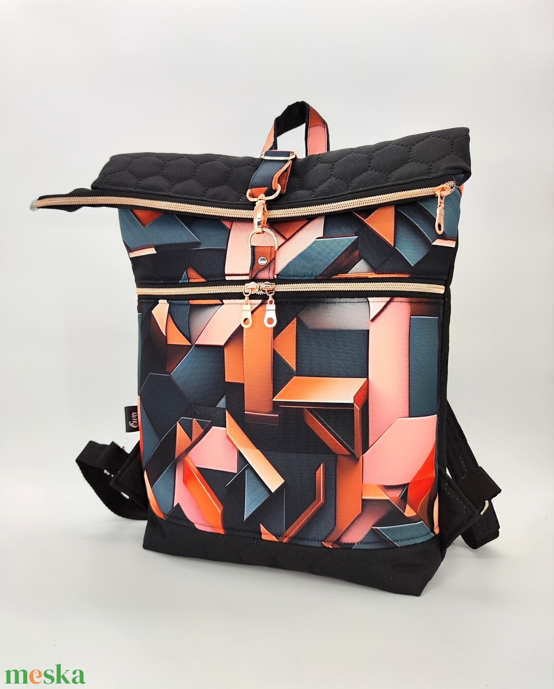 Roll top hátizsák L méret, fekete rózsaszín geometriai minta - táska & tok - hátizsák - roll top hátizsák - Meska.hu