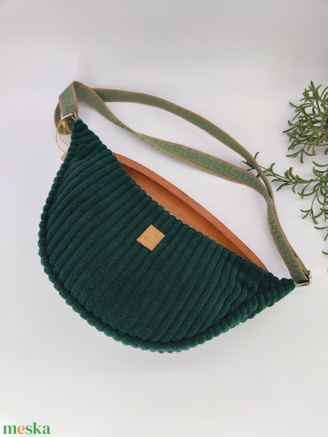 Moon crossbody, smaragdzöld  - táska & tok - kézitáska & válltáska - vállon átvethető táska - Meska.hu