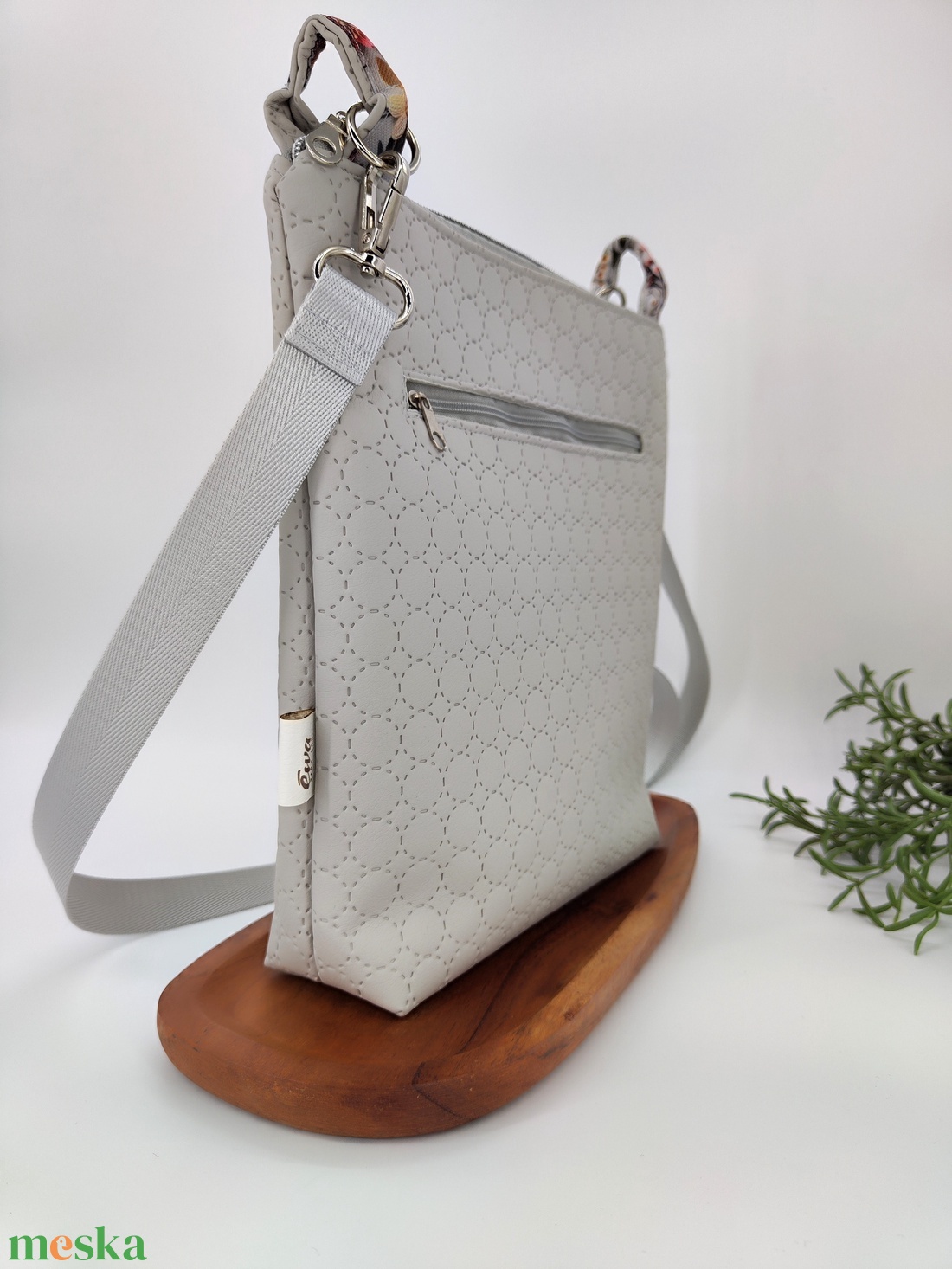 Lady oldaltáska S, virágos ezüst textilbőrrel - táska & tok - kézitáska & válltáska - válltáska - Meska.hu