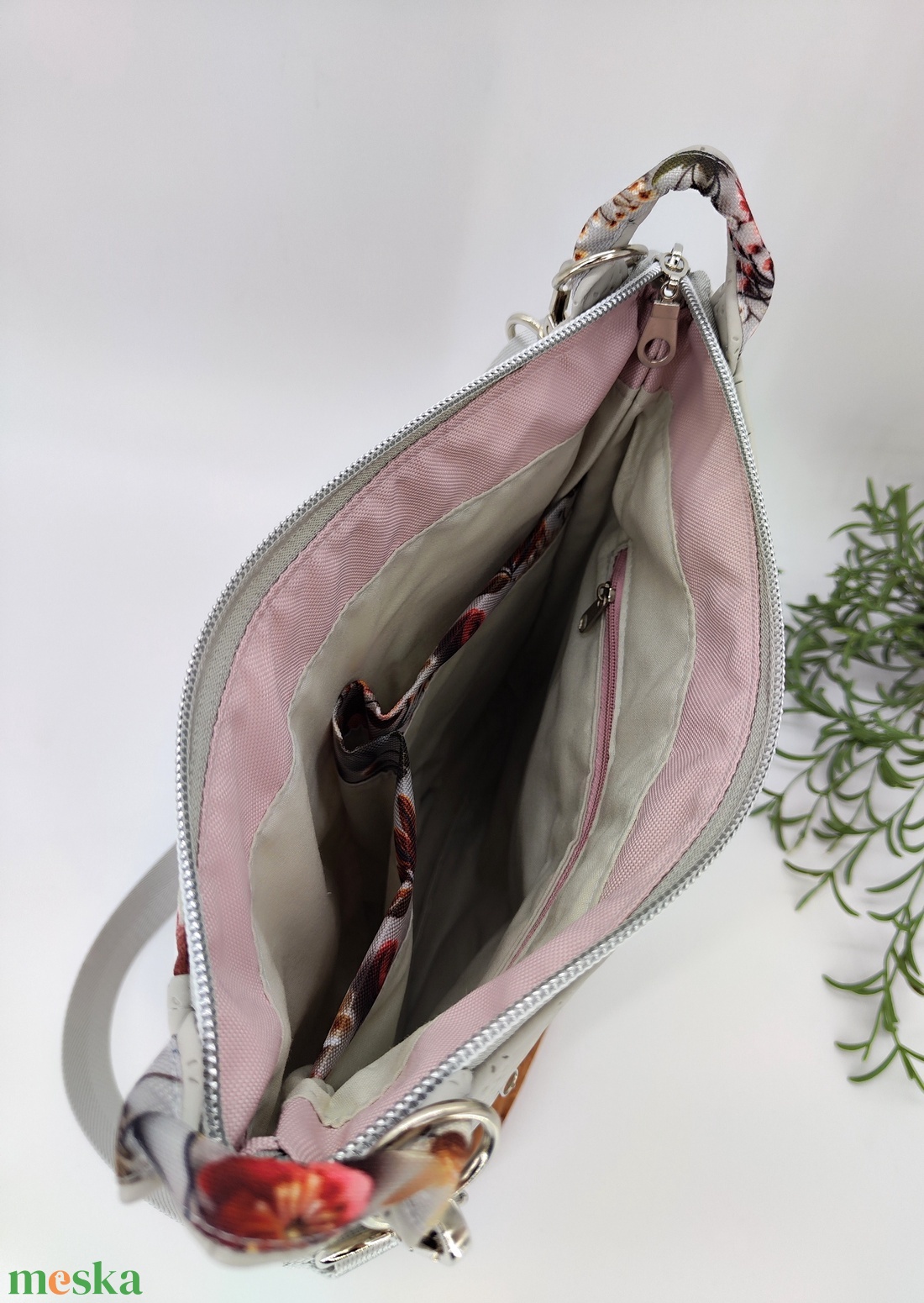 Lady oldaltáska S, virágos ezüst textilbőrrel - táska & tok - kézitáska & válltáska - válltáska - Meska.hu