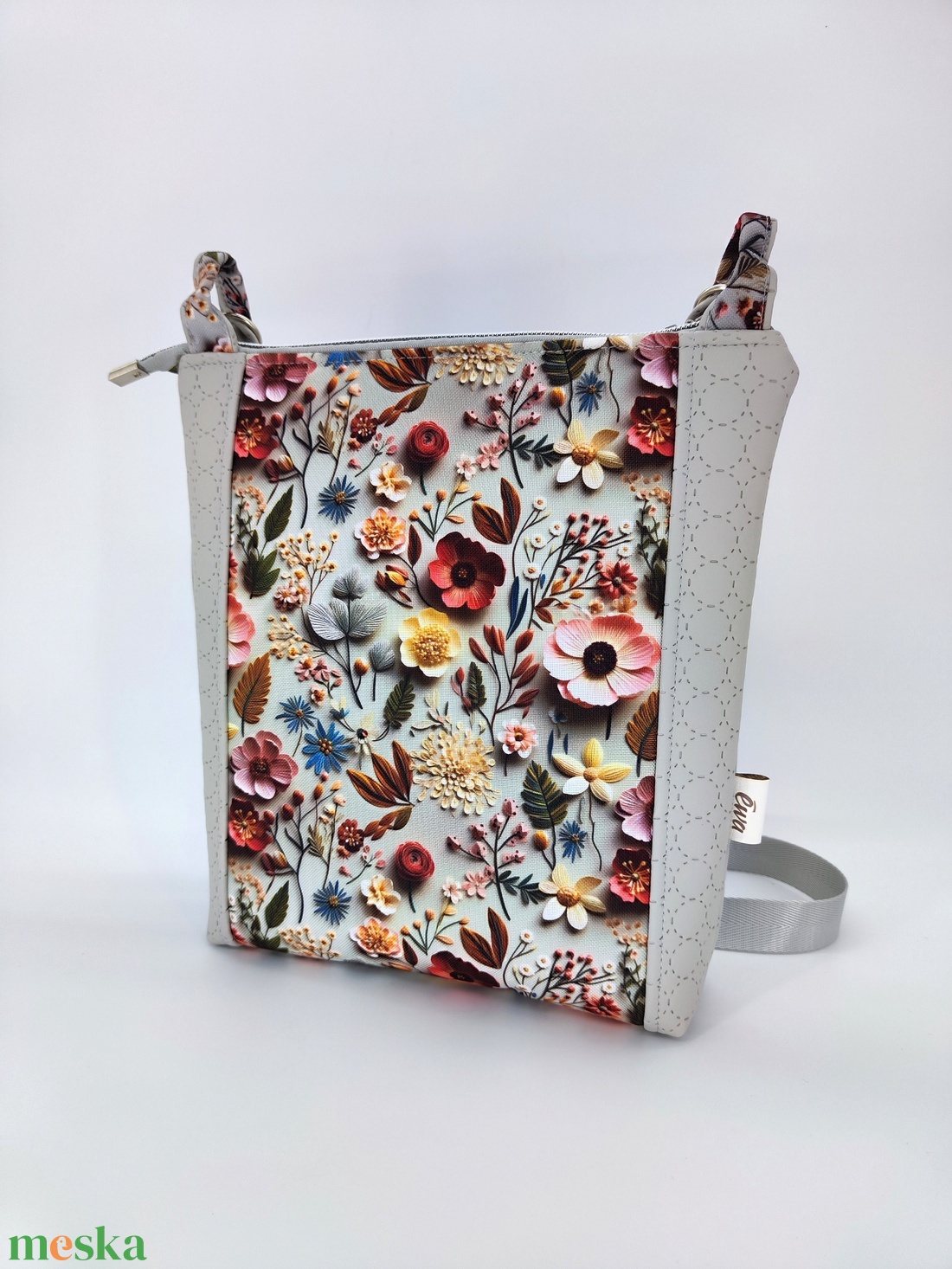 Lady oldaltáska S, virágos ezüst textilbőrrel - táska & tok - kézitáska & válltáska - válltáska - Meska.hu